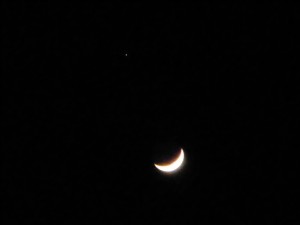 16-04-10 Luna-antena y Aldebarán